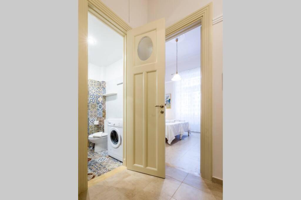 Neoclassical Apartment With 2 Bedrooms In Pireus Zewnętrze zdjęcie