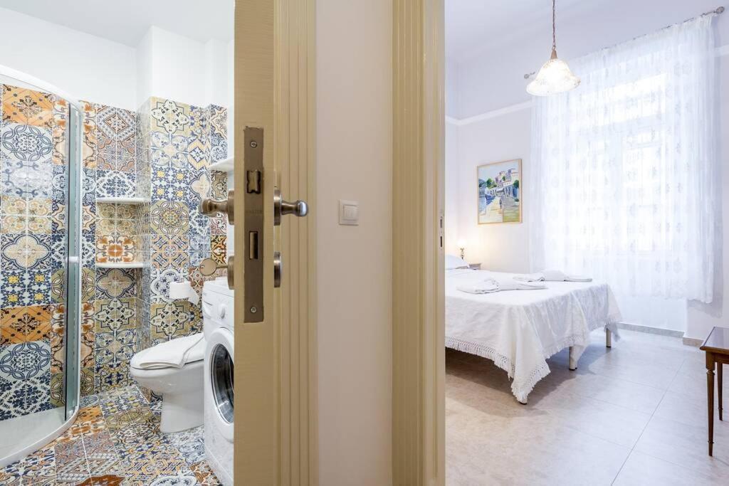 Neoclassical Apartment With 2 Bedrooms In Pireus Zewnętrze zdjęcie