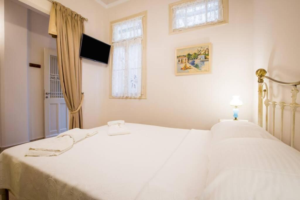 Neoclassical Apartment With 2 Bedrooms In Pireus Zewnętrze zdjęcie