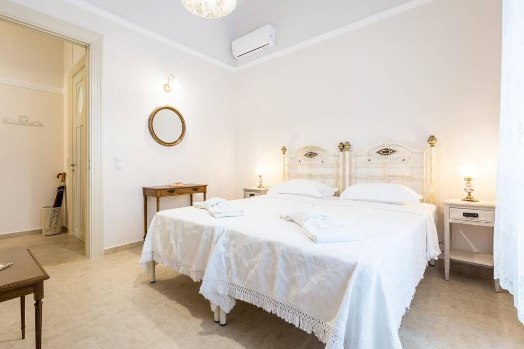 Neoclassical Apartment With 2 Bedrooms In Pireus Zewnętrze zdjęcie