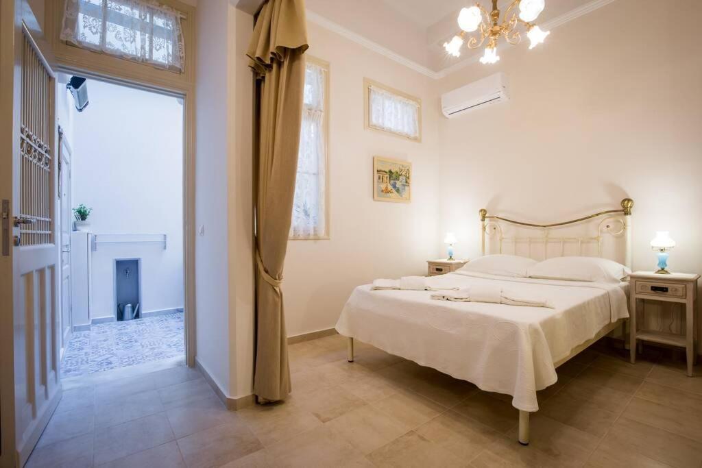 Neoclassical Apartment With 2 Bedrooms In Pireus Zewnętrze zdjęcie
