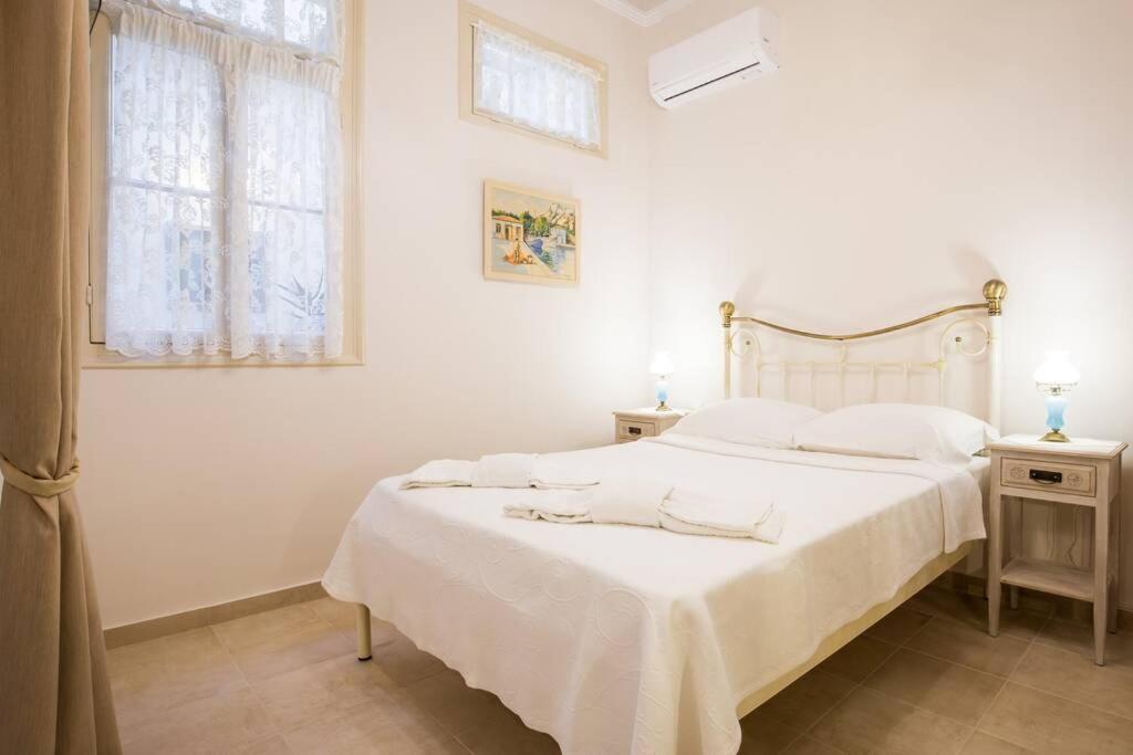 Neoclassical Apartment With 2 Bedrooms In Pireus Zewnętrze zdjęcie