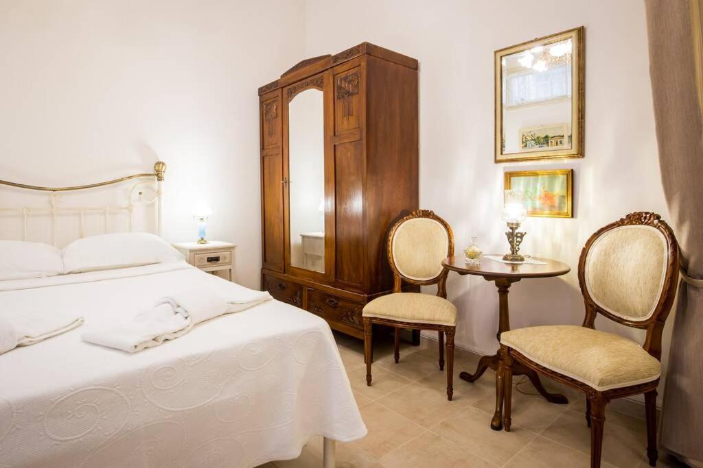 Neoclassical Apartment With 2 Bedrooms In Pireus Zewnętrze zdjęcie