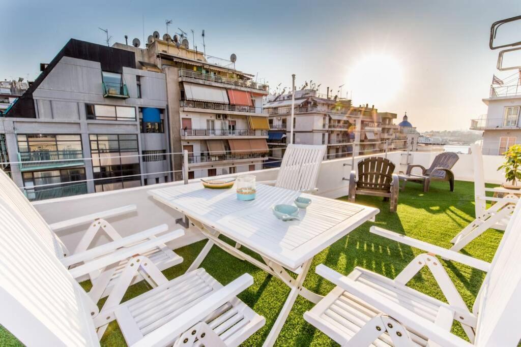 Neoclassical Apartment With 2 Bedrooms In Pireus Zewnętrze zdjęcie