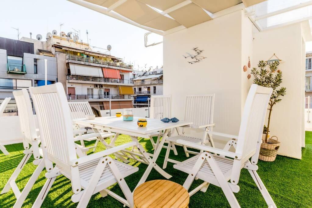 Neoclassical Apartment With 2 Bedrooms In Pireus Zewnętrze zdjęcie