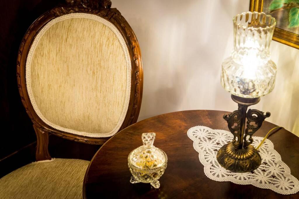 Neoclassical Apartment With 2 Bedrooms In Pireus Zewnętrze zdjęcie