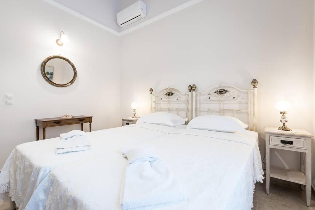 Neoclassical Apartment With 2 Bedrooms In Pireus Zewnętrze zdjęcie
